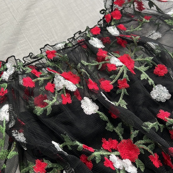 floral embroidered mesh top - Picture 7 of 8